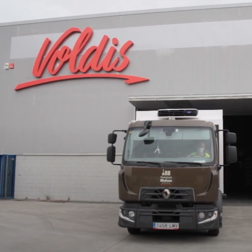 Camión de Voldis en bahía  de carga